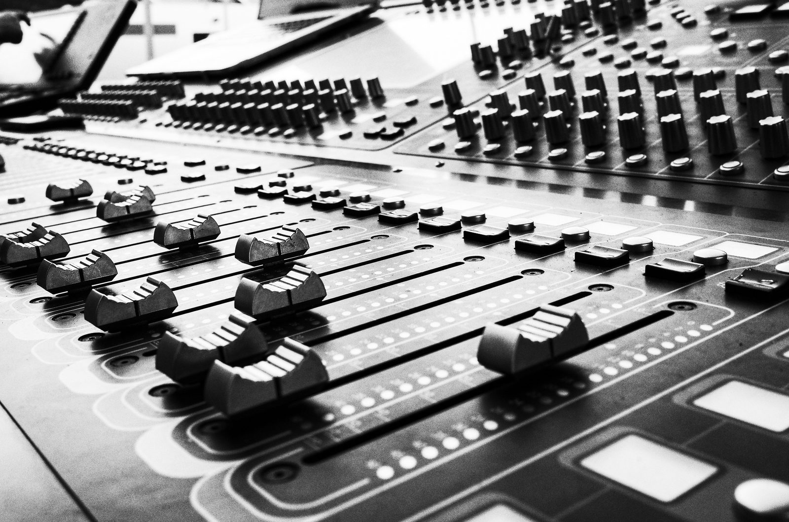 Mixing console faders